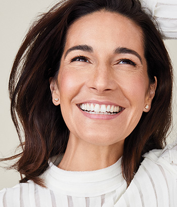 A picture of a smiling mature Latina with dark brown hair