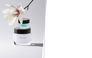 Die Produkte aus dem Love your Fresh Skin Set von Mary Kay: Oil-Free Hydrating Gel und Indulge Soothing Eye Gel