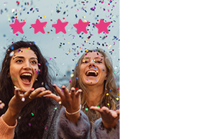 Zwei strahlende Frauen werfen mit ausgestreckten Händen Konfetti in die Luft. Über ihnen sieht man die fünf Pinken Sterne einer Mary Kay Produktbewertung.