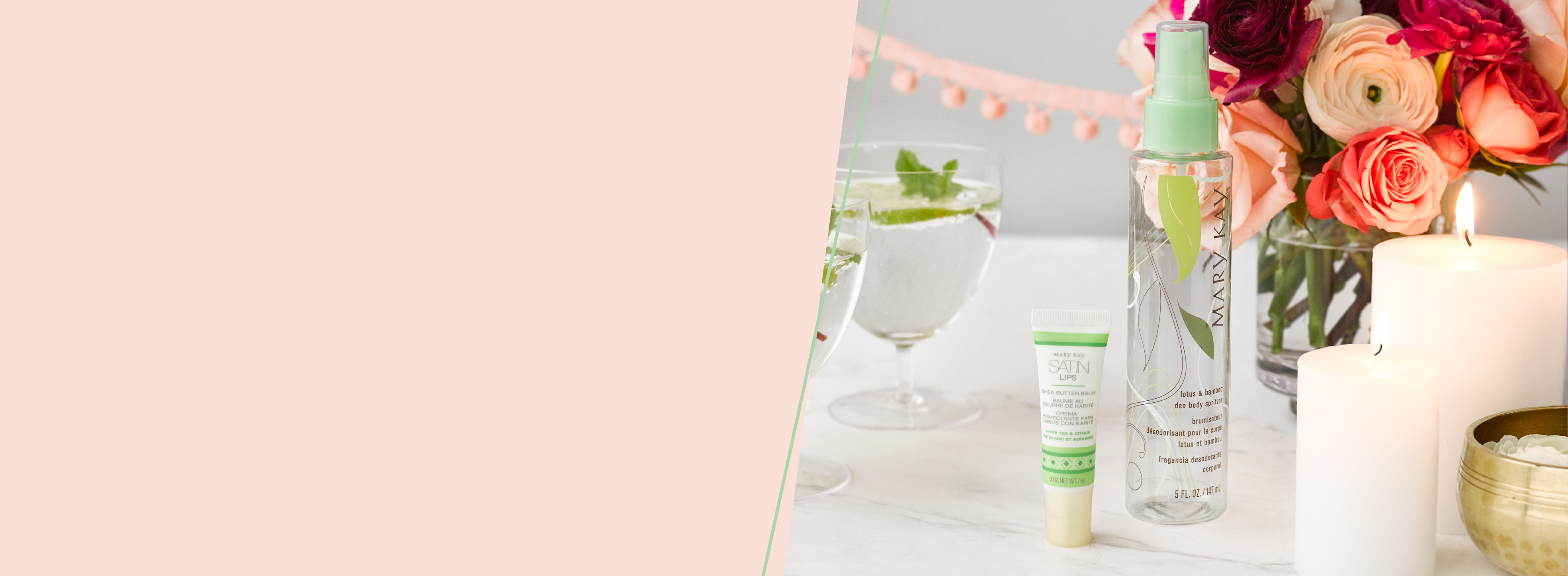 Der Mary Kay® Lotus & Bamboo Deo Body Spritzer steht zusammen mit dem Satin Lips® Shea Butter Balm auf einem mit Rosen gedeckten Tisch.